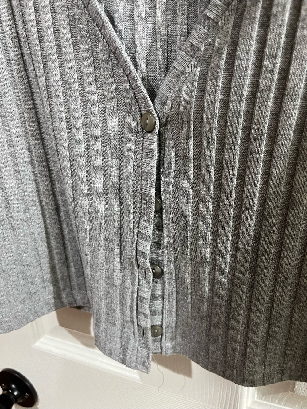 SO Gray Ribbed V-Neck Button Crop Top - Picture 4 of 4